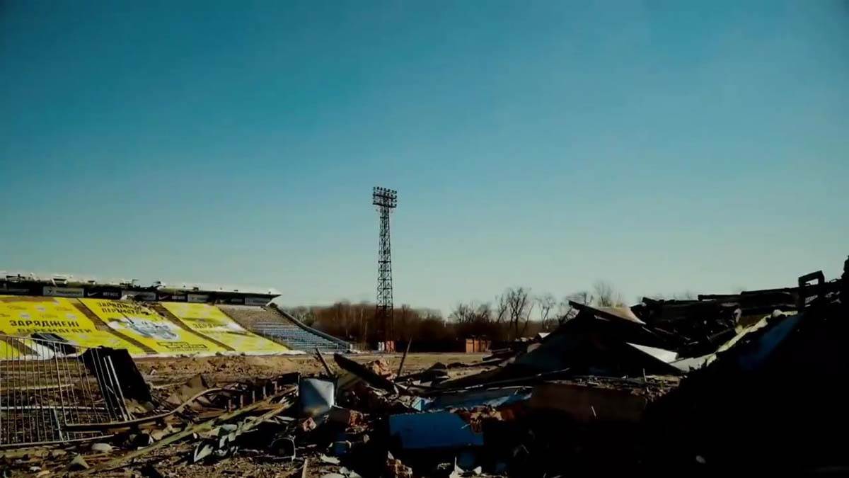 Razrušeni stadion, ukrajina, rat, rusija (2).jpg