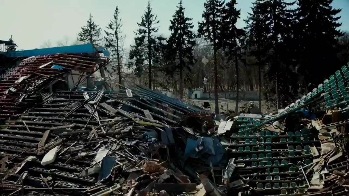 Razrušeni stadion, ukrajina, rat, rusija (6).jpg
