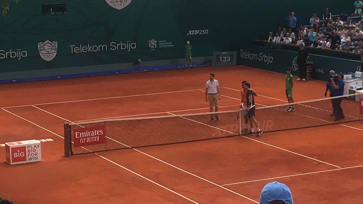 Novak Djokovic, Andrej Rubljov, tucanje jajima  (2).jpg