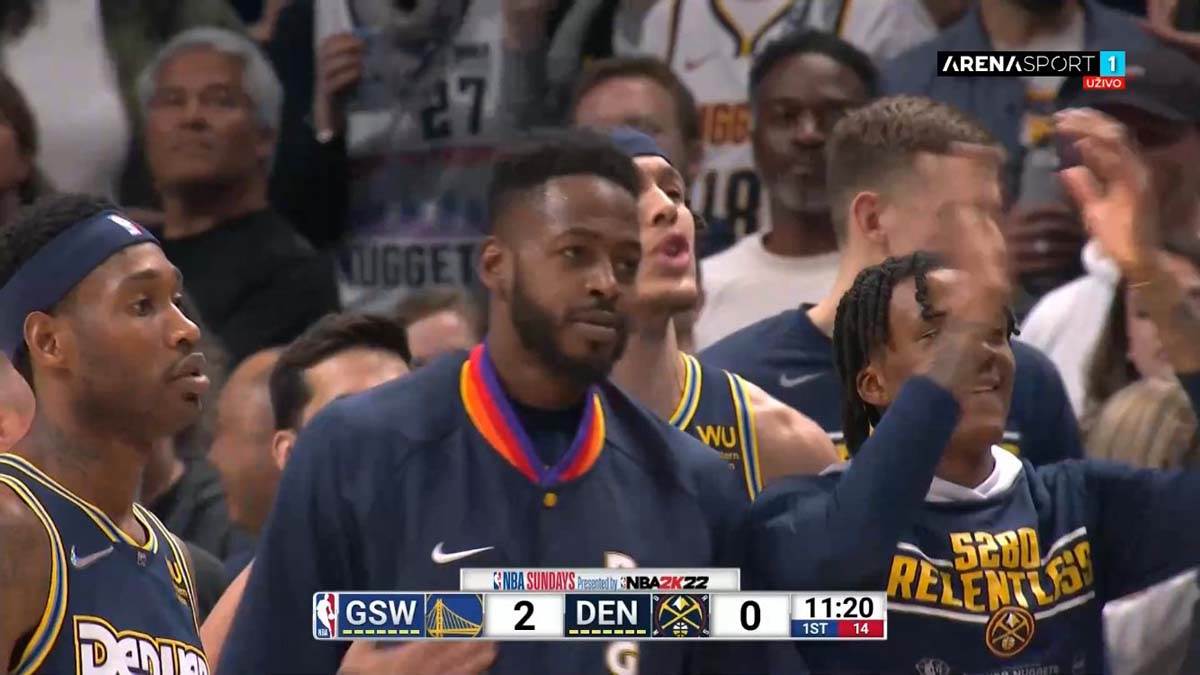 Haos na mecu Denvera i Golden Stejta  (9).jpg