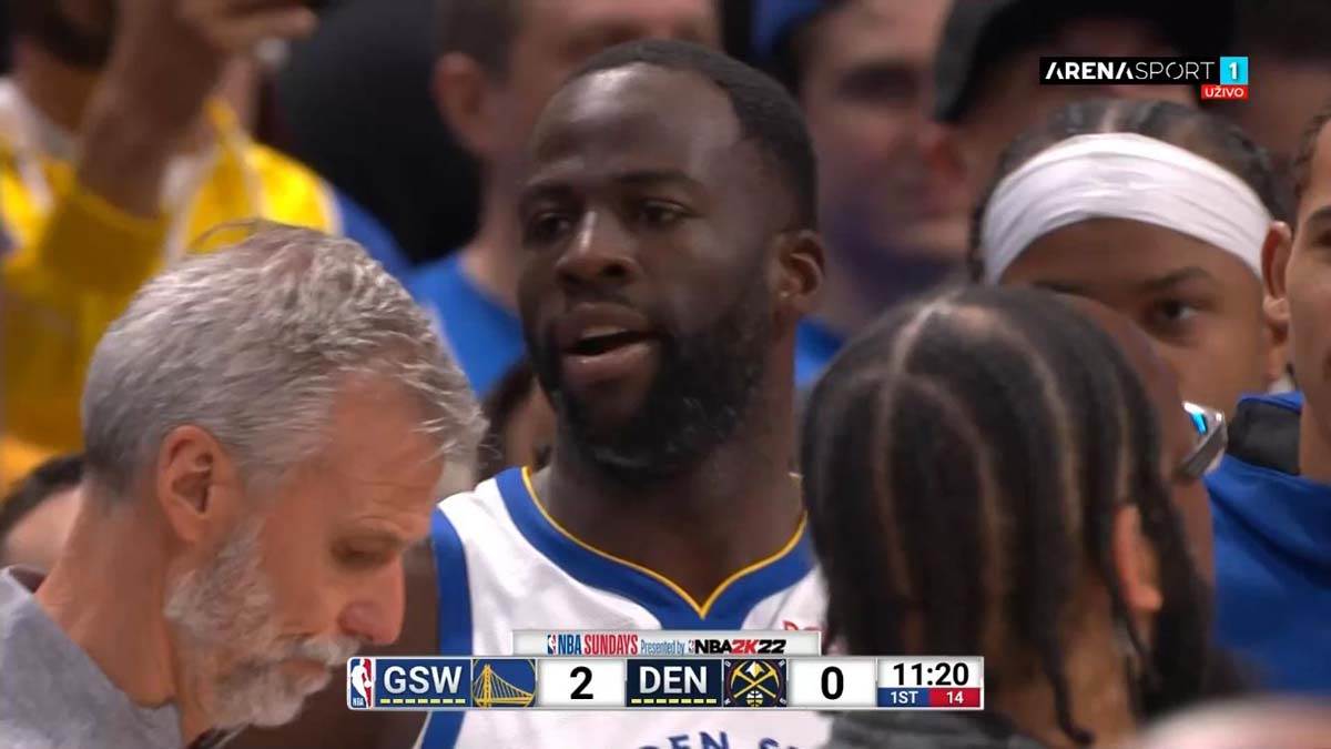 Haos na mecu Denvera i Golden Stejta  (8).jpg