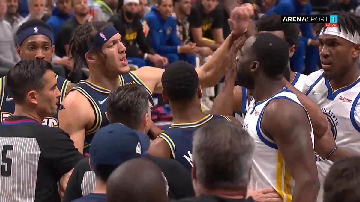 Haos na mecu Denvera i Golden Stejta  (6).jpg