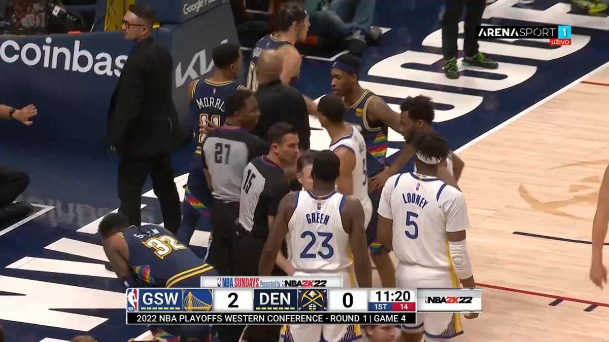 Haos na mecu Denvera i Golden Stejta  (5).jpg