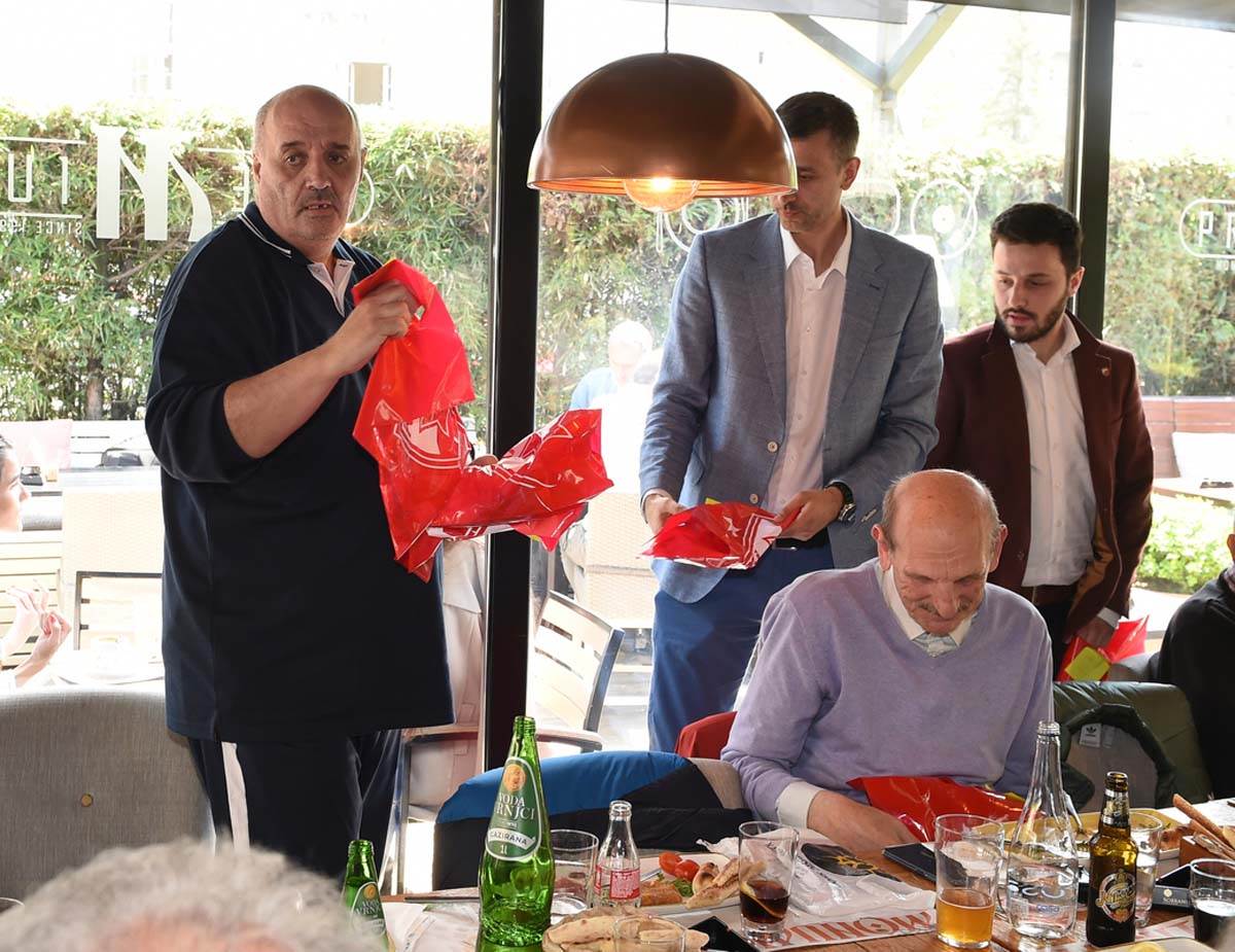 Crvena zvezda veterani  (7).jpg