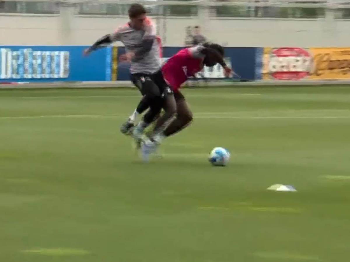 Dušan Vlahović duel sa saigračem