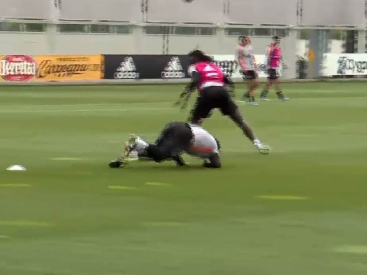 Dušan Vlahović duel sa saigračem