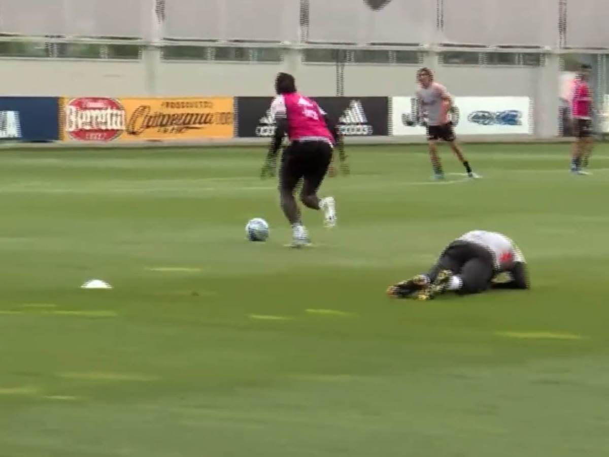 Dušan Vlahović duel sa saigračem