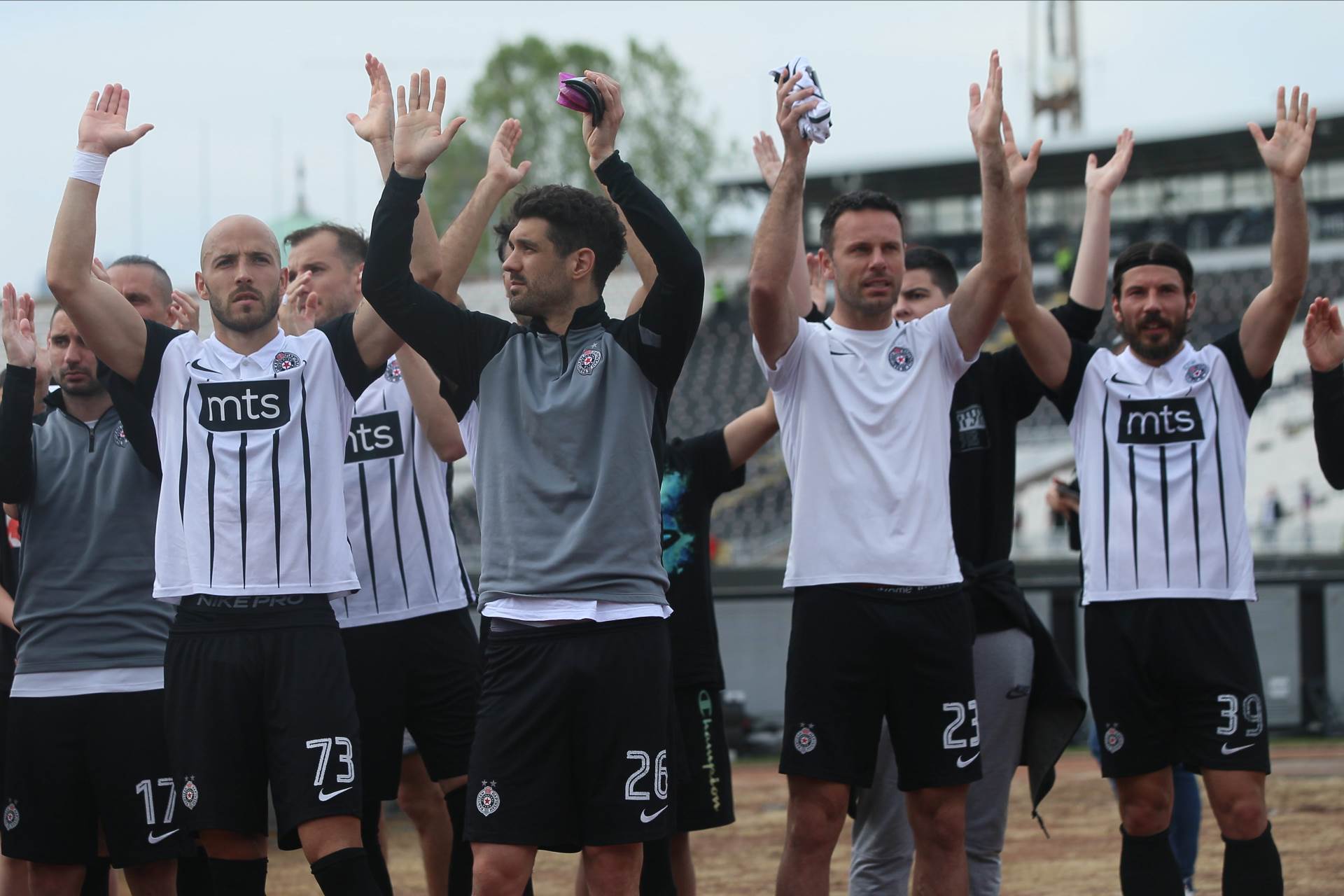 Transparent Grobara o Ivici Osimu