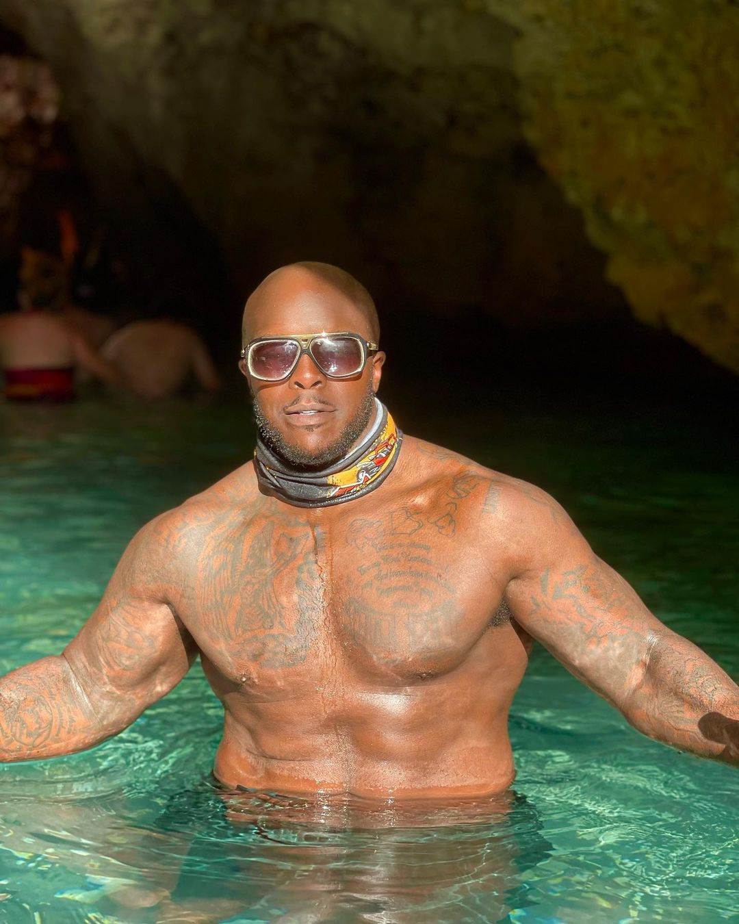 Adebajo Akinfenva se vratio iz penzije