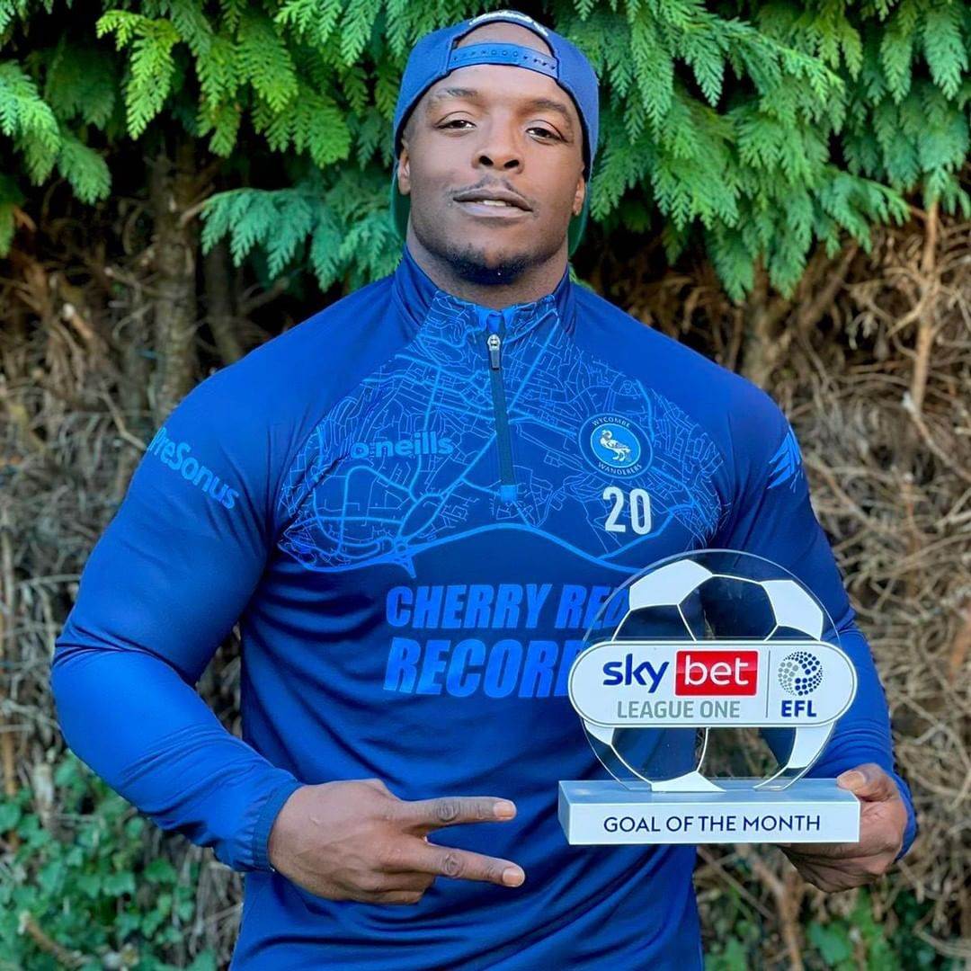 Adebajo Akinfenva se vratio iz penzije