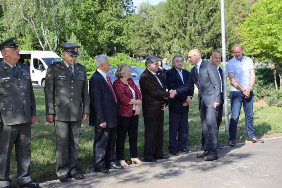 Novi Sad, Polaganje venaca (1).jpg