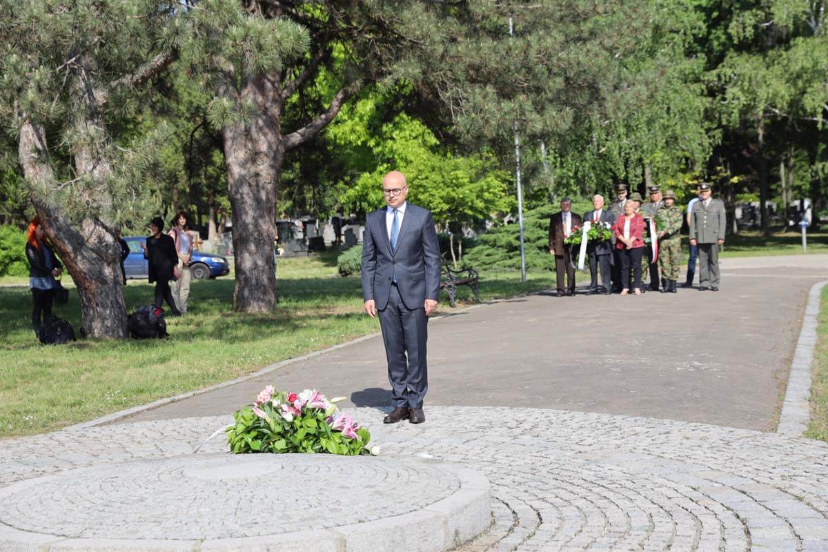 Novi Sad, Polaganje venaca (3).jpg