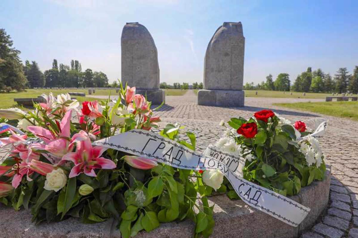 Novi Sad, Polaganje venaca (6).jpg