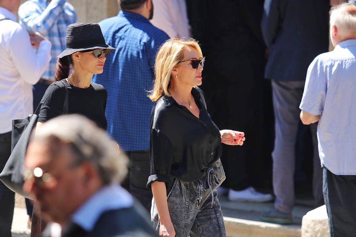 Poznati na sahrani Vidoja (2).jpeg