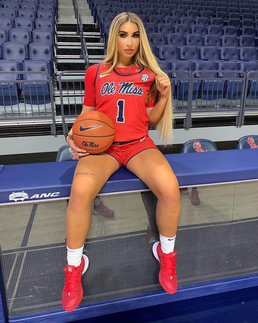 Košarkašica lepotica Sara Dumitresku se vraća na teren