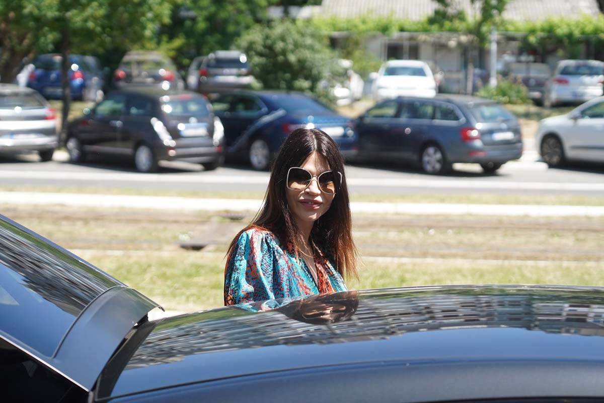 Dejana Zivkovic, izlazak iz porodilista (10).jpg