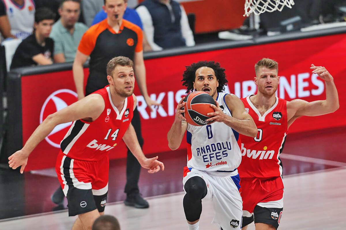 Olimpijakos Efes (29).JPG