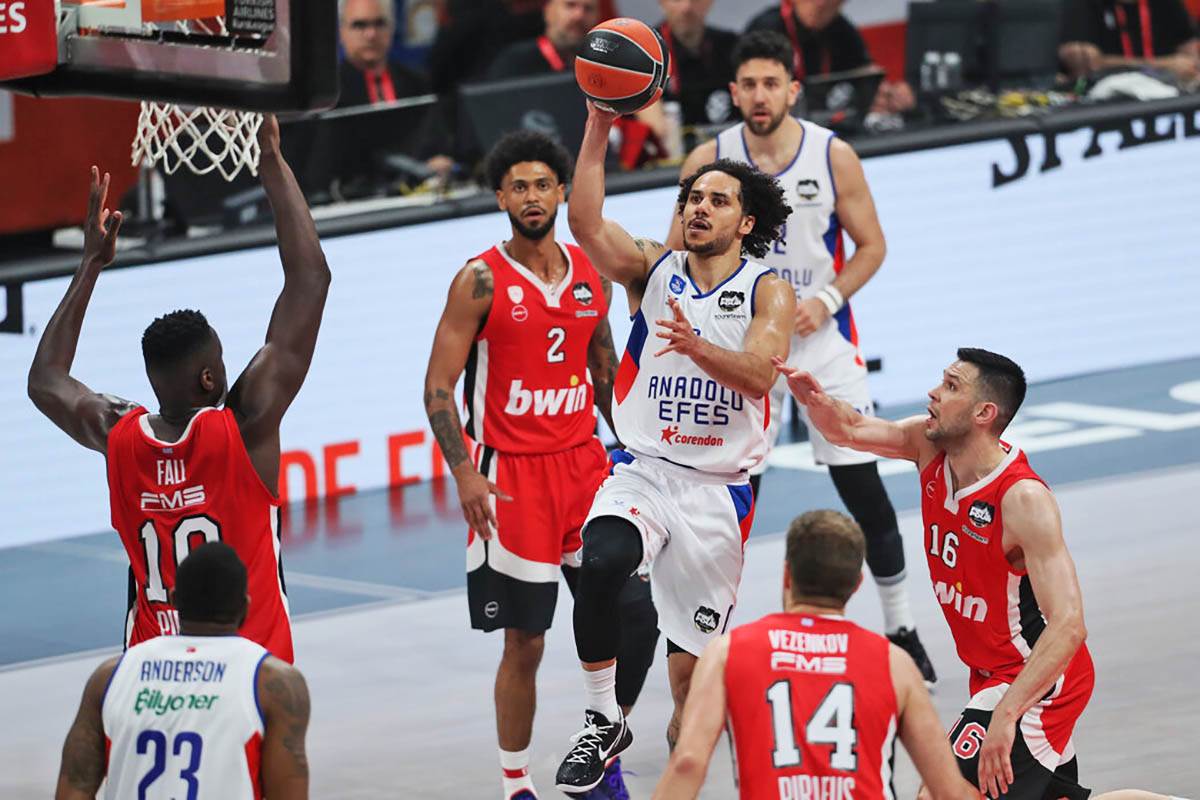 Olimpijakos Efes (28).JPG