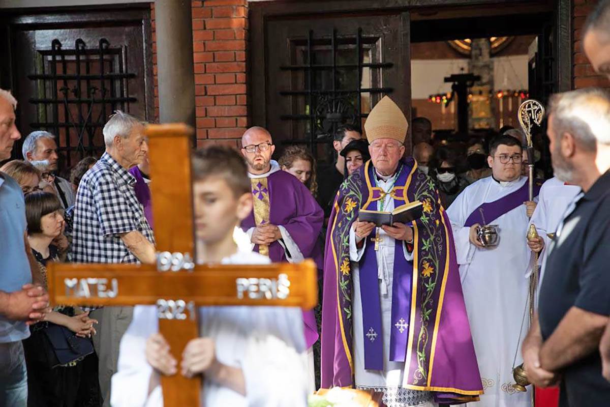 Sahrana Matej Peris (1).jpeg