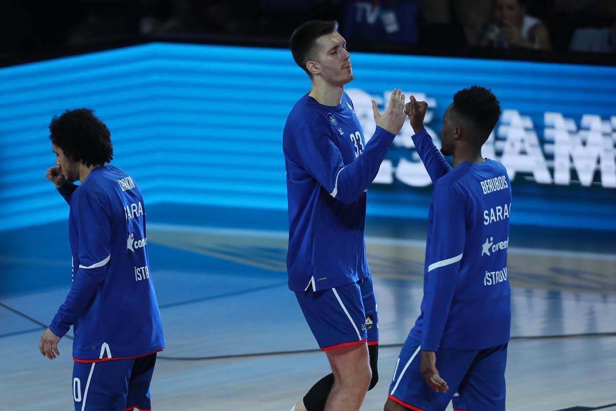 Vasa Micić zapevao Prvi poljubac Halida Bešlića