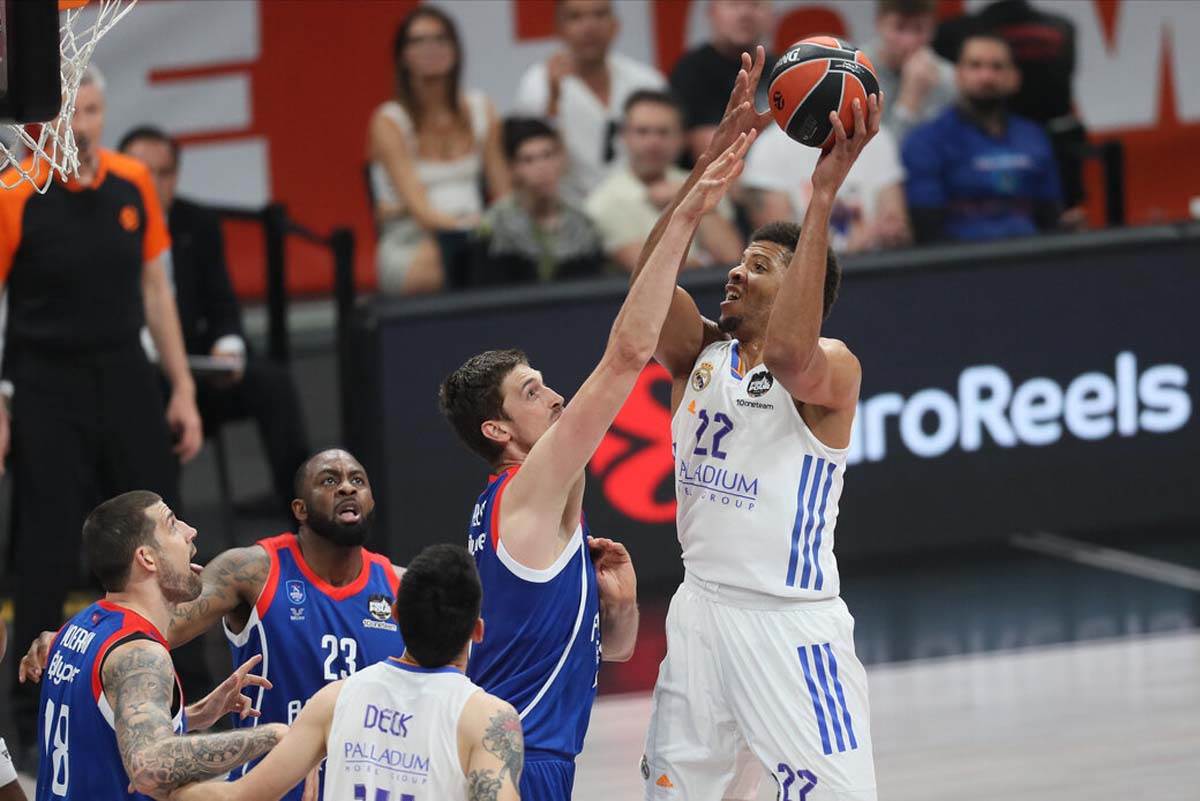 Vasa Micić zapevao Prvi poljubac Halida Bešlića