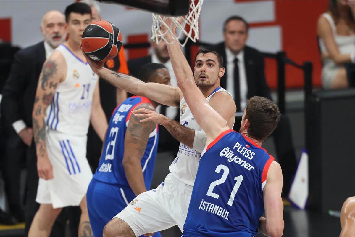 Vasa Micić zapevao Prvi poljubac Halida Bešlića