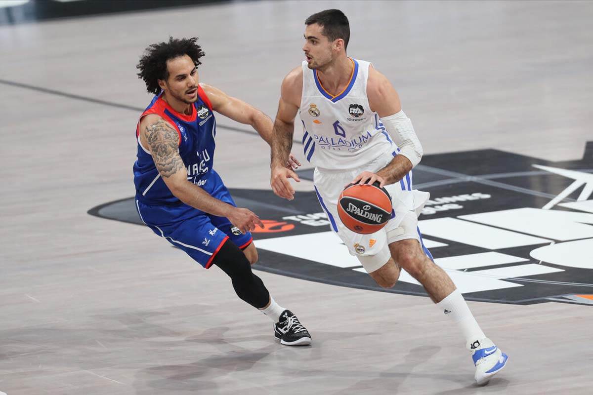 Vasa Micić zapevao Prvi poljubac Halida Bešlića