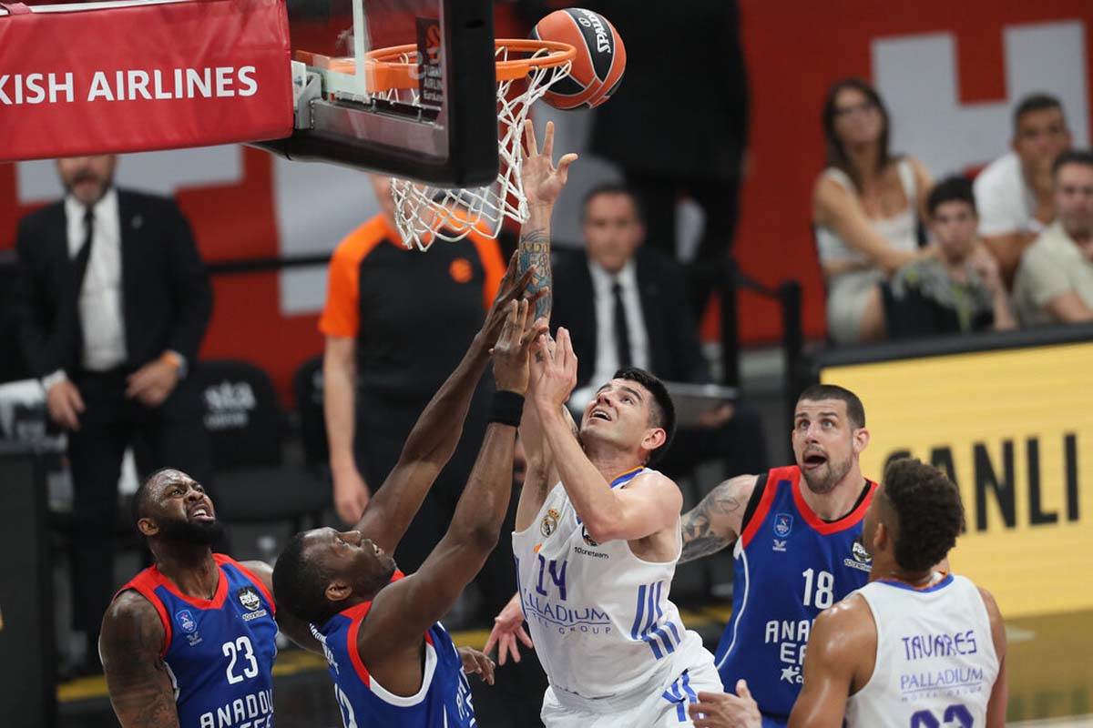 Vasa Micić zapevao Prvi poljubac Halida Bešlića