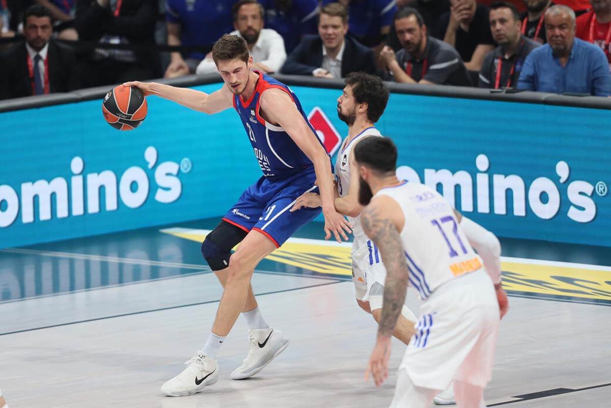 Vasa Micić zapevao Prvi poljubac Halida Bešlića