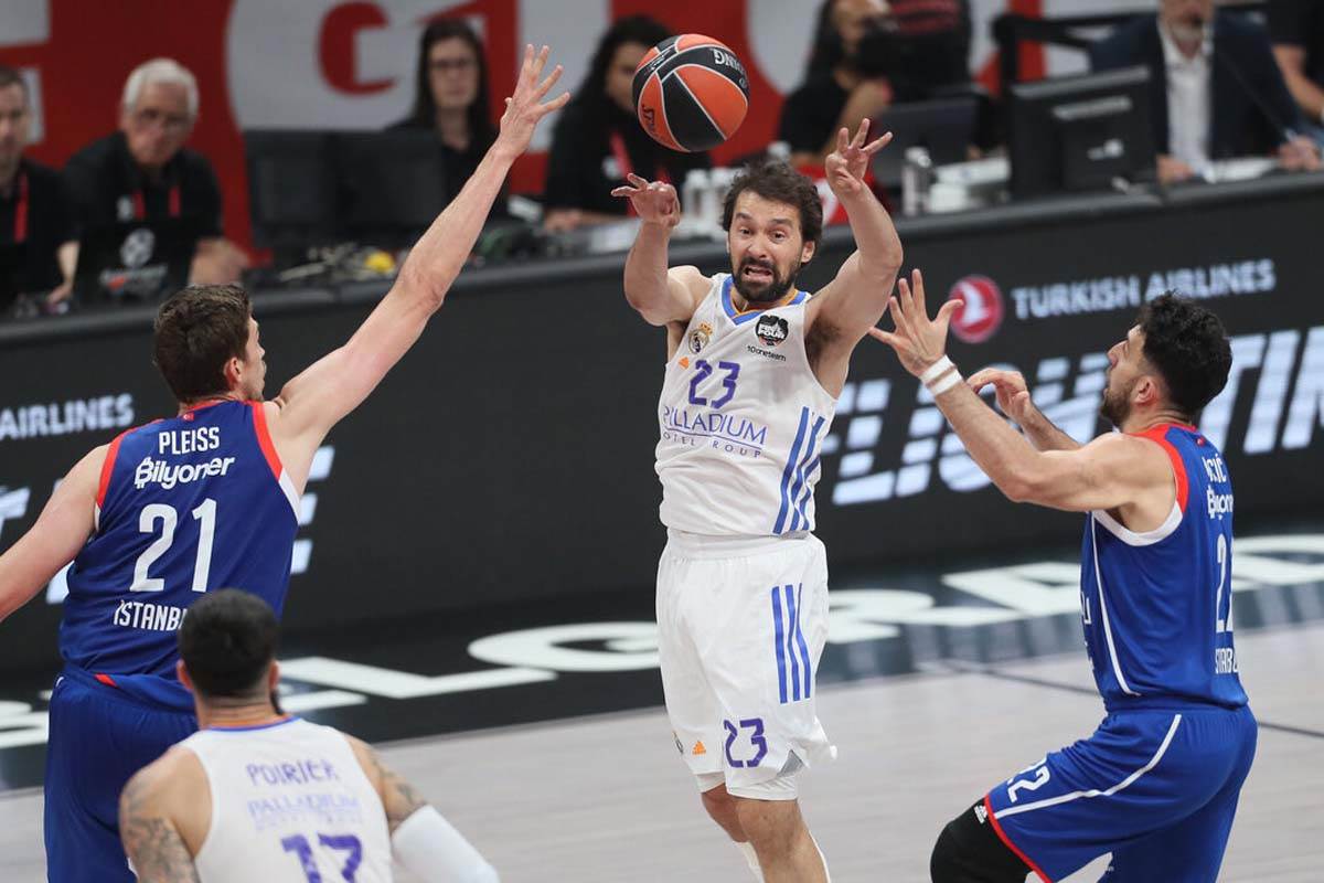 Vasa Micić zapevao Prvi poljubac Halida Bešlića