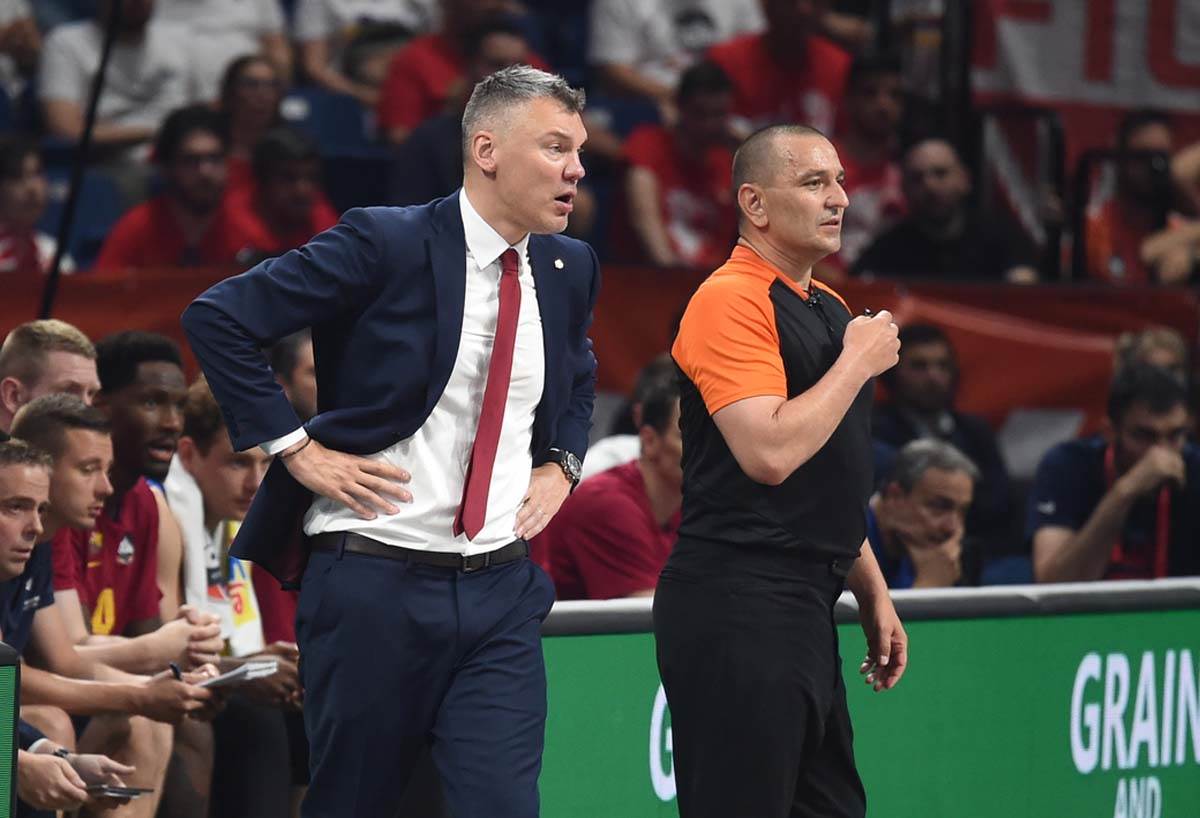 Vasa Micić zapevao Prvi poljubac Halida Bešlića