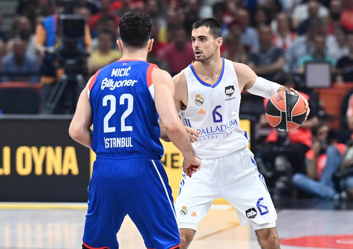 Vasa Micić zapevao Prvi poljubac Halida Bešlića