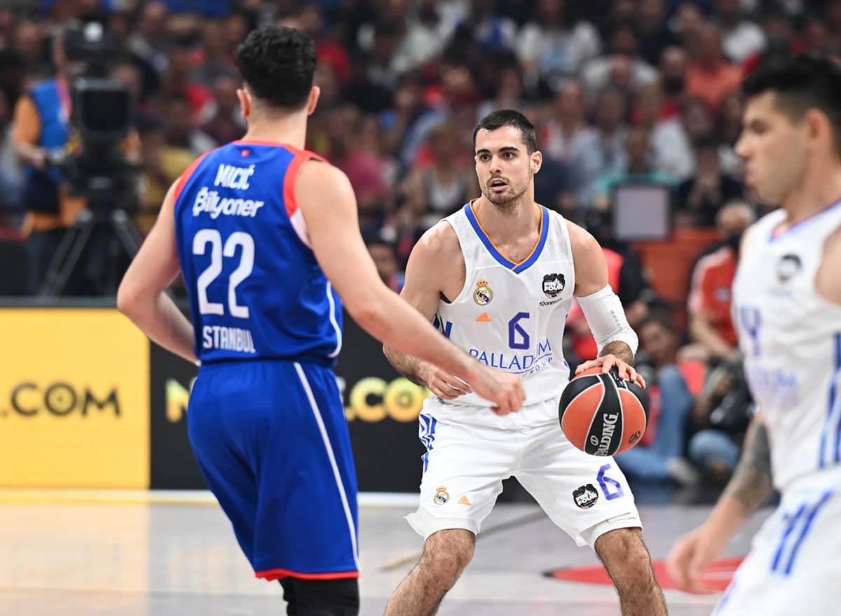 Vasa Micić zapevao Prvi poljubac Halida Bešlića