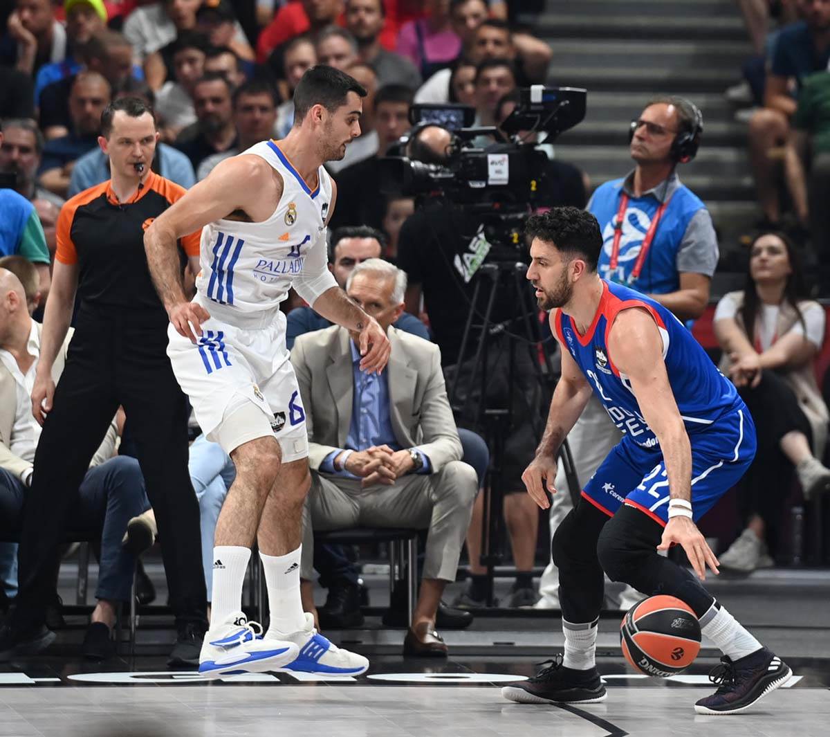 Vasa Micić zapevao Prvi poljubac Halida Bešlića