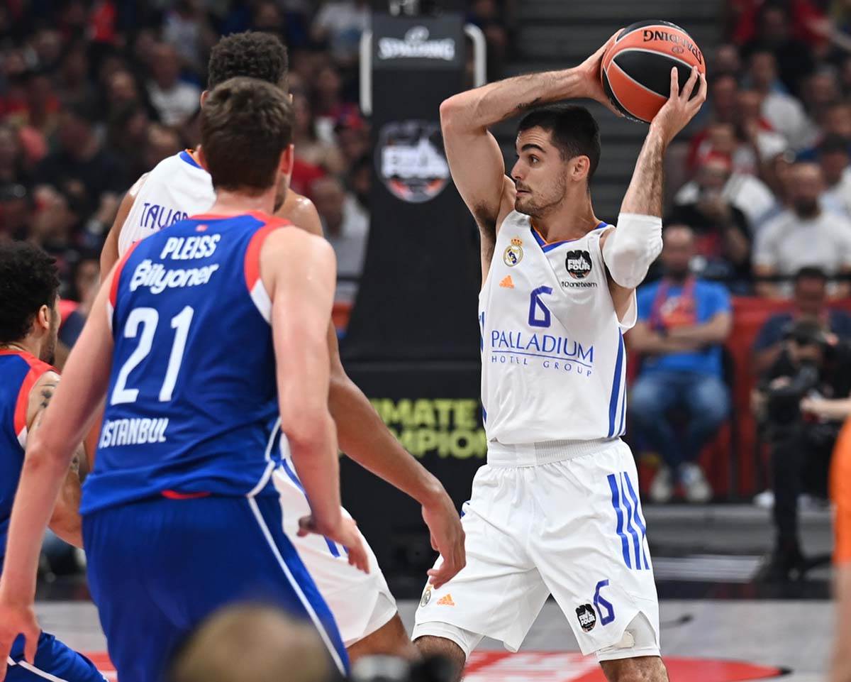 Vasa Micić zapevao Prvi poljubac Halida Bešlića