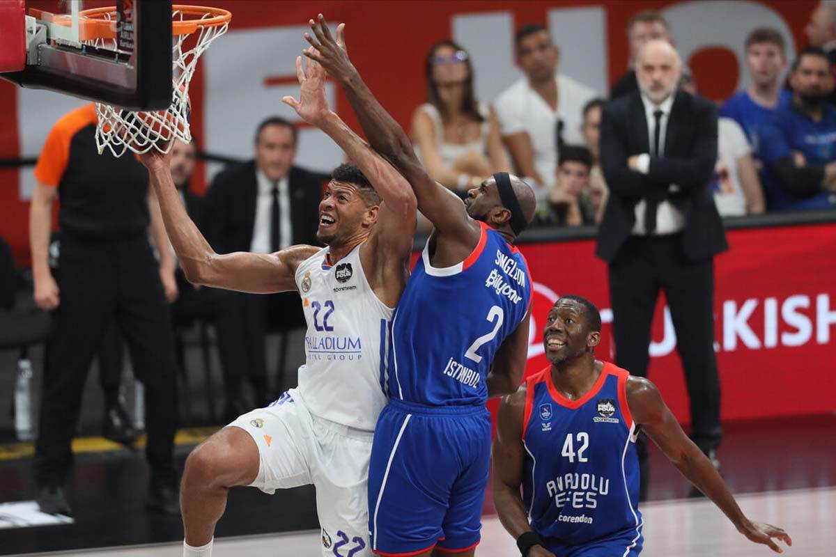 Vasa Micić zapevao Prvi poljubac Halida Bešlića