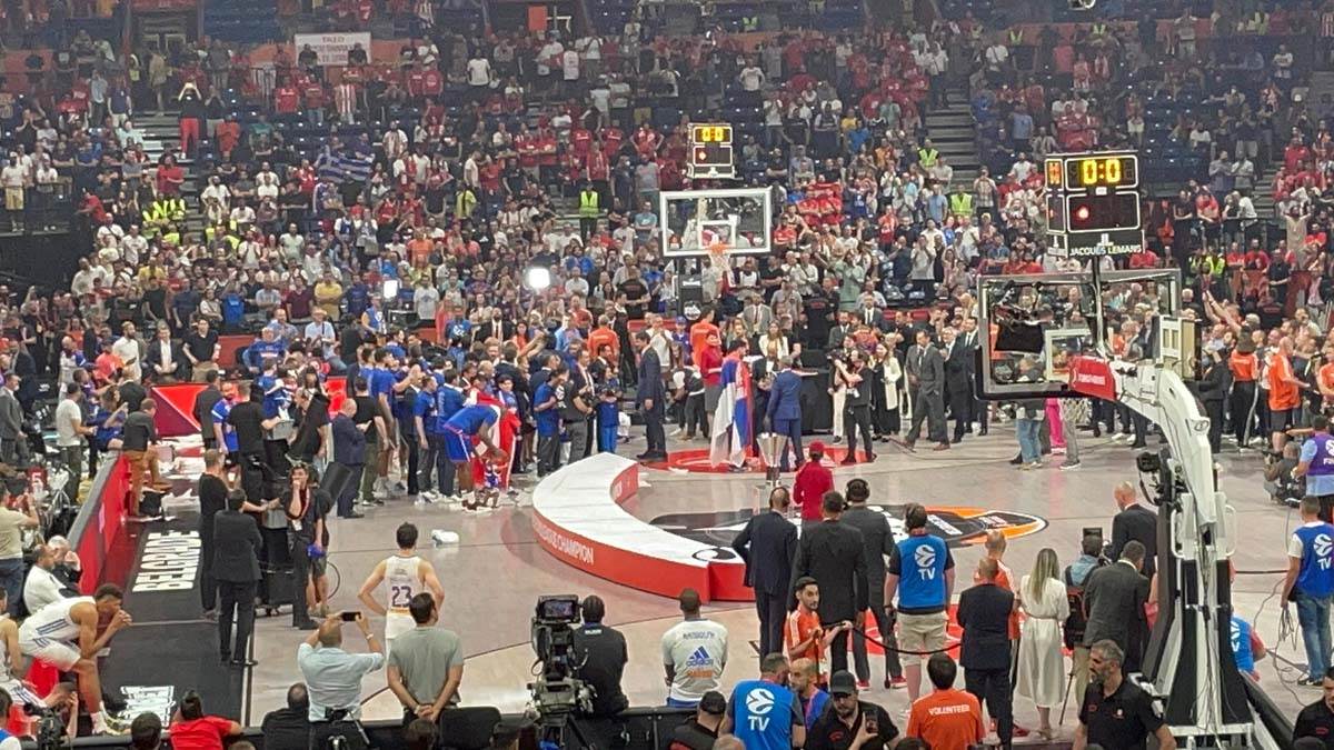 Efes Slavi titulu  (5).jpg