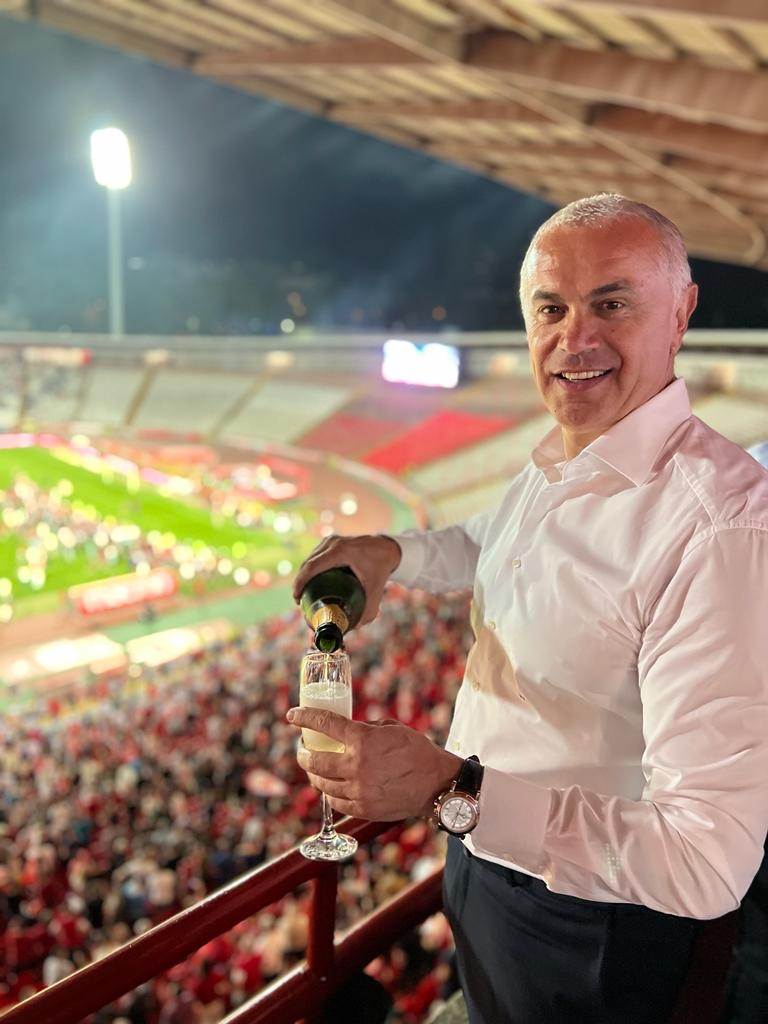 Zvezdan Terzić otvara šampanjac na Marakani