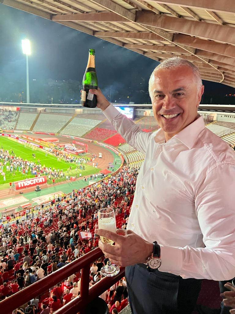 Zvezdan Terzić otvara šampanjac na Marakani