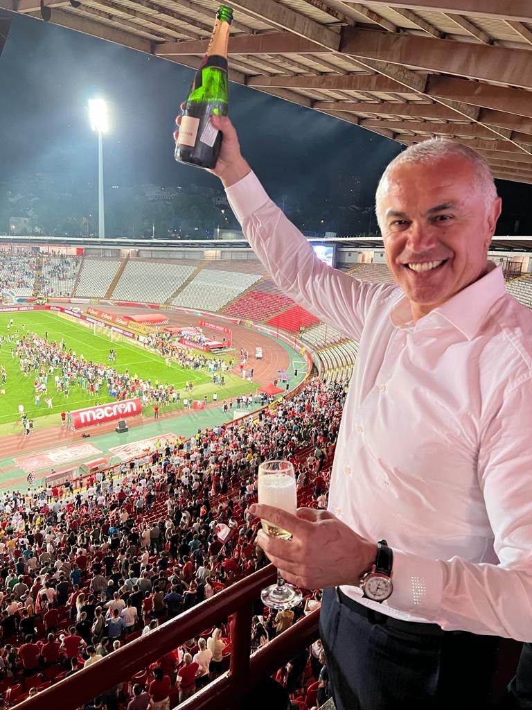 Zvezdan Terzić otvara šampanjac na Marakani