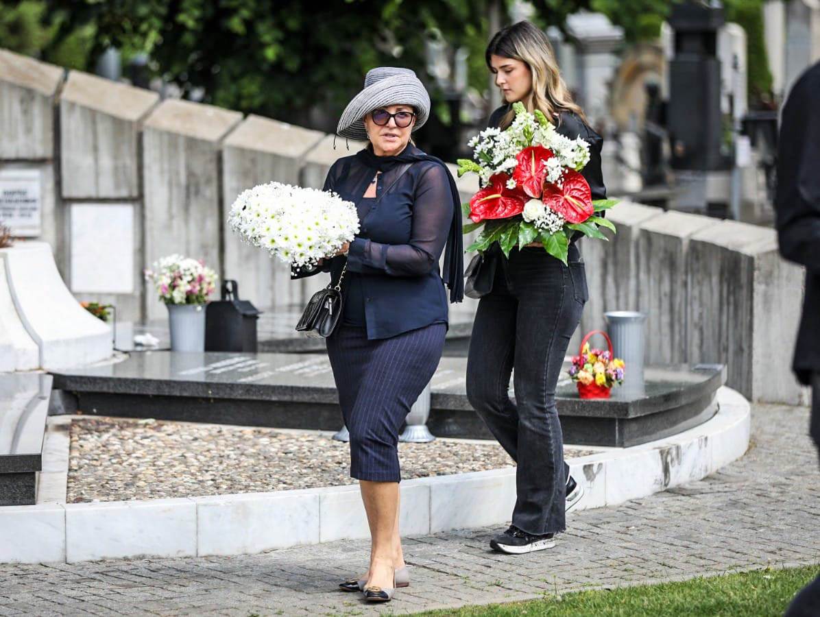 Ana Bekuta polozila cveve na grob Milutina Mrkonjica (10).jpeg
