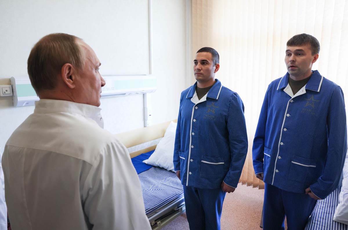 Putin u poseti ranjenicima  (5).jpg