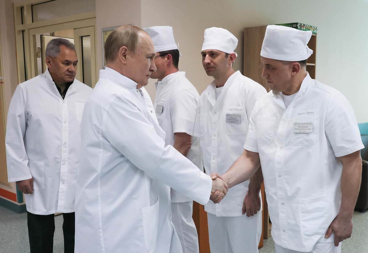 Putin u poseti ranjenicima  (6).jpg