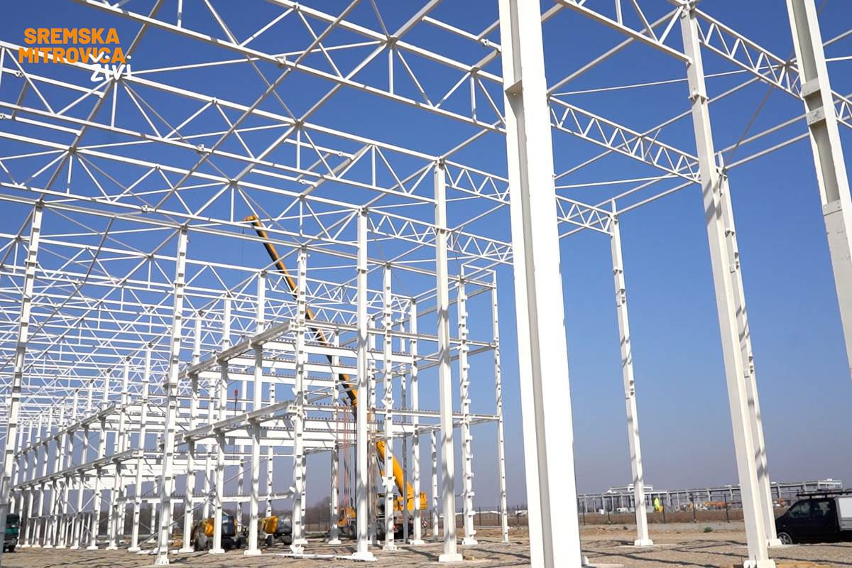 - 16x9.00_00_19_22.Still004.jpg