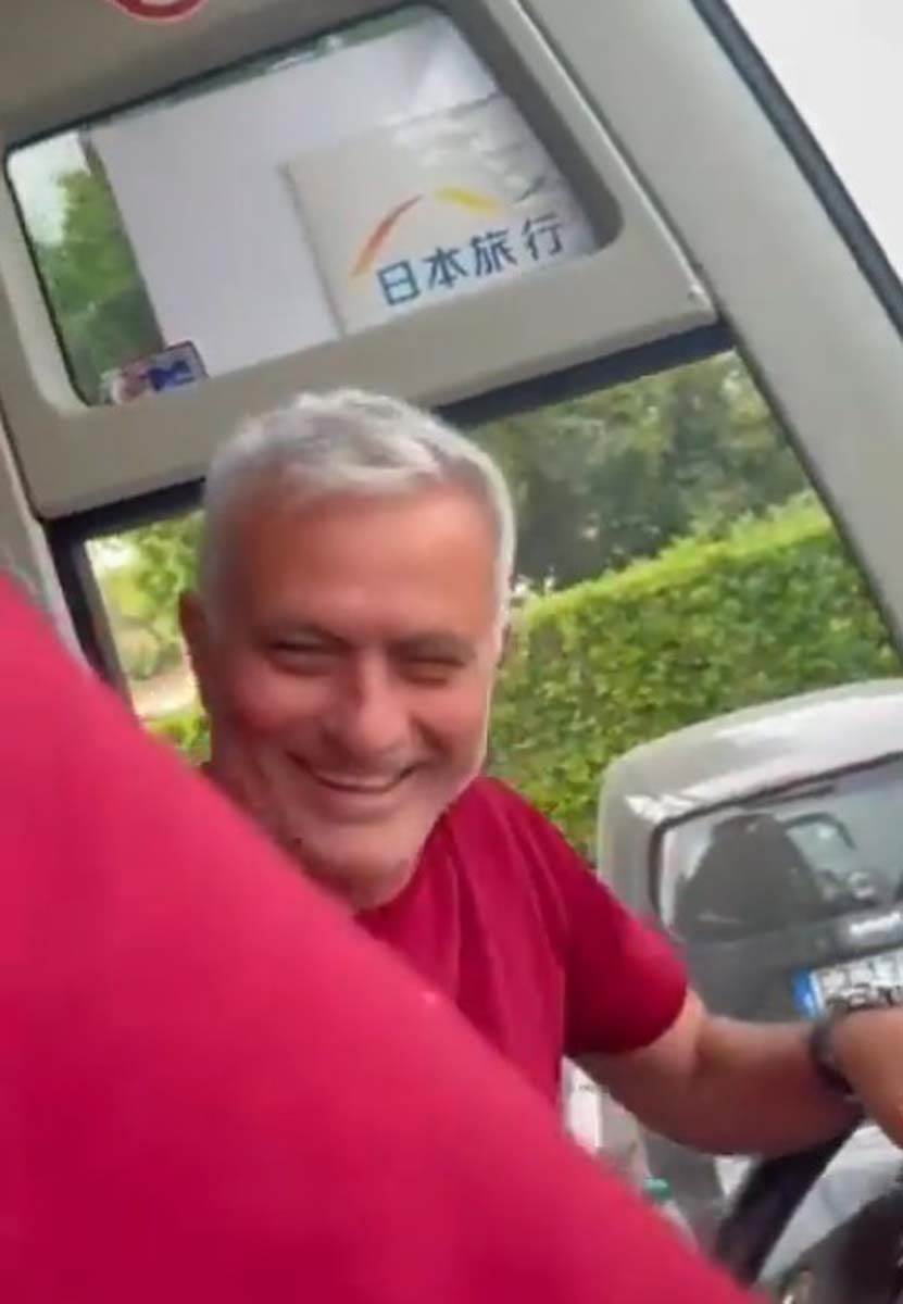 Žoze Murinjo vozi autobus