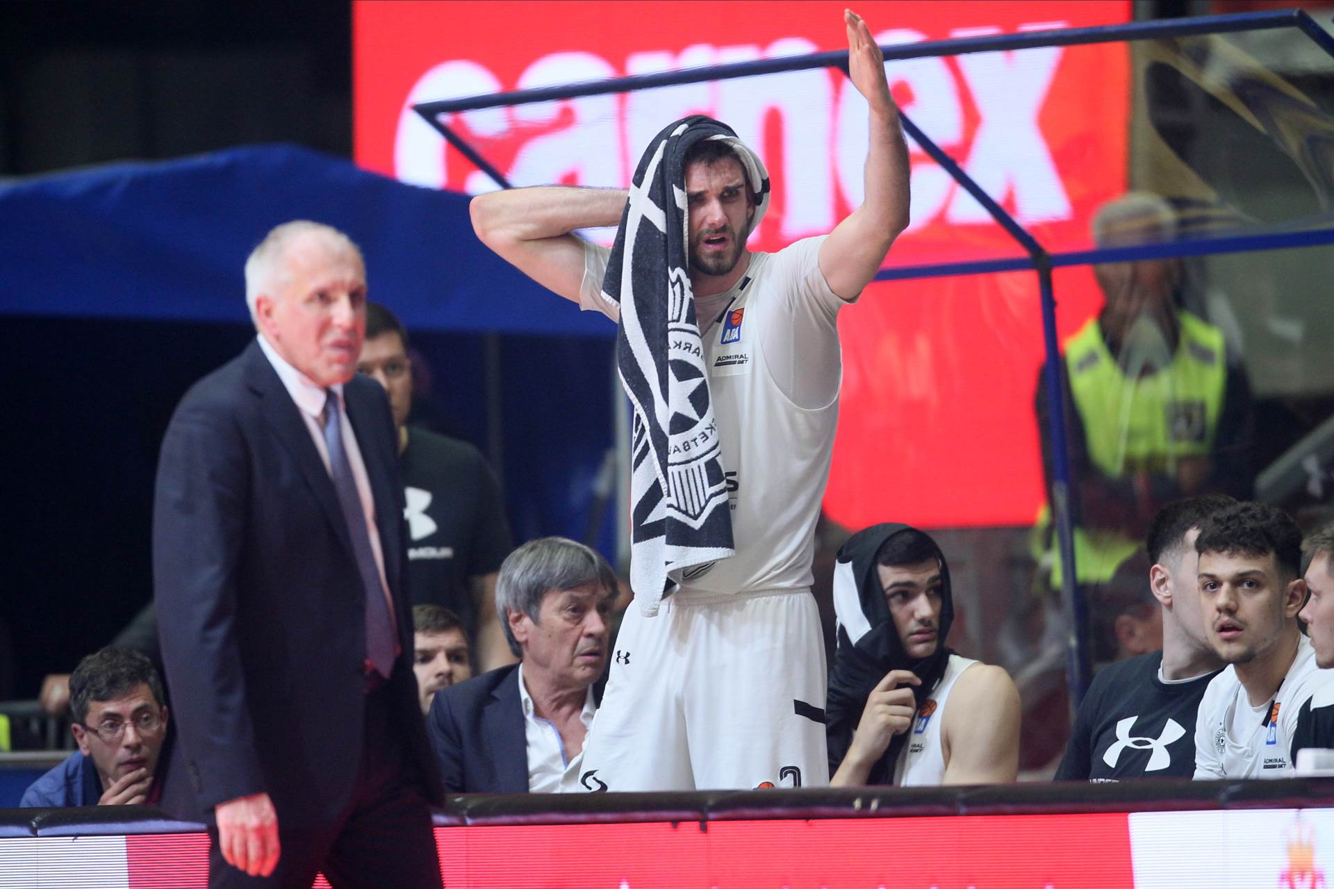 frka na partizan zvezda.jpg