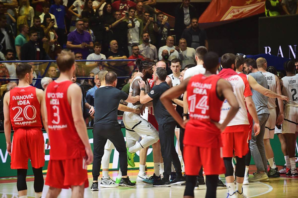 Crvena Zvezda Partizan tenzija (4).jpg