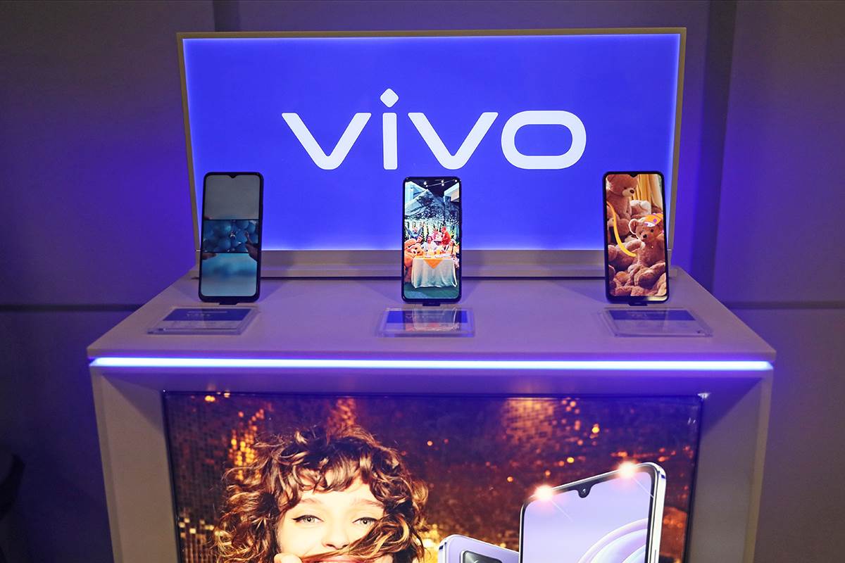 vivo izlazi na teren sa Fudbalskim savezom Srbije (1).JPG