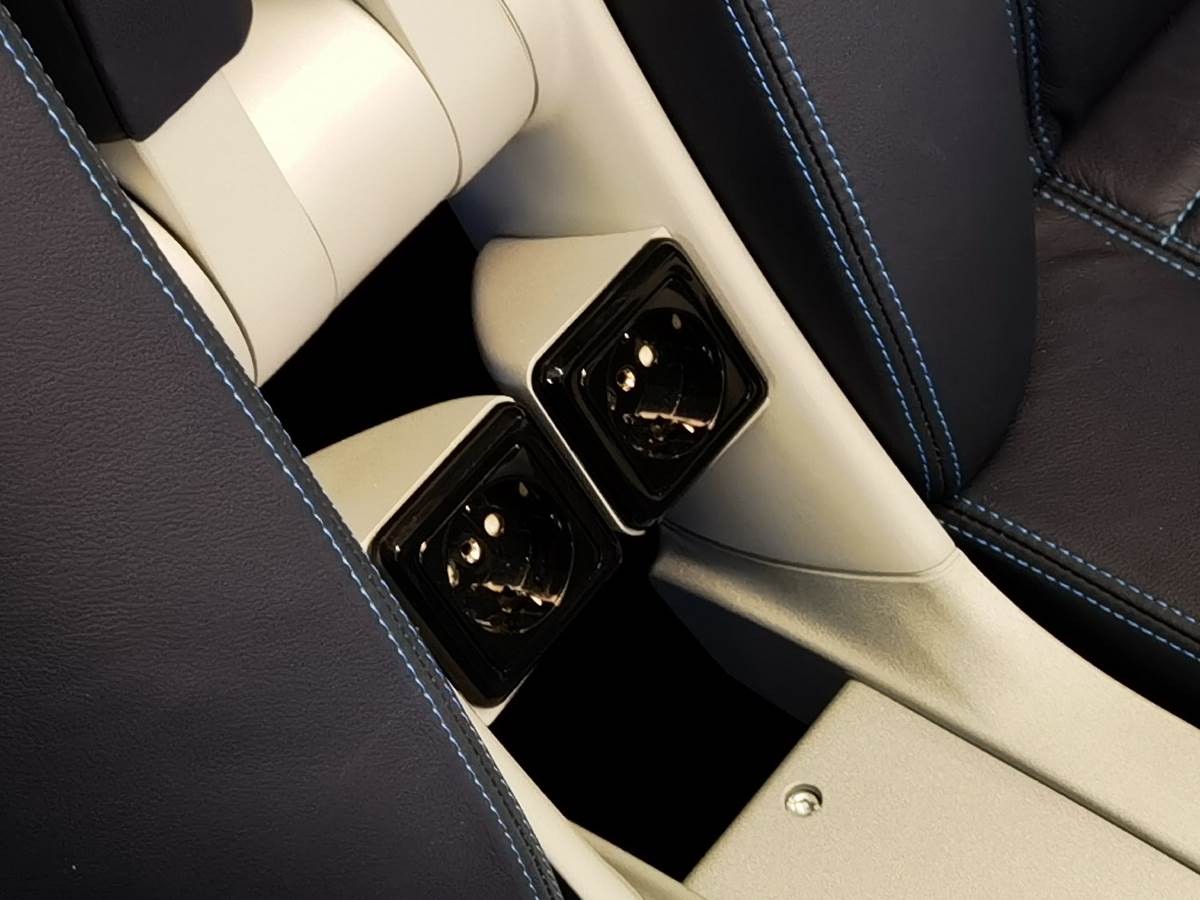 Soko voz unutrašnjost šta ima 7.jpg