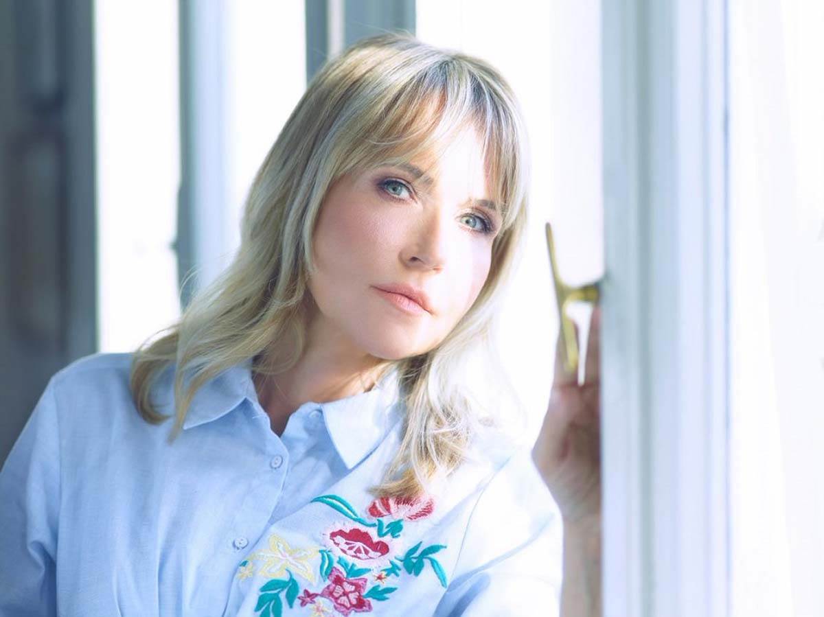 Anica Dobra foto promo.jpg